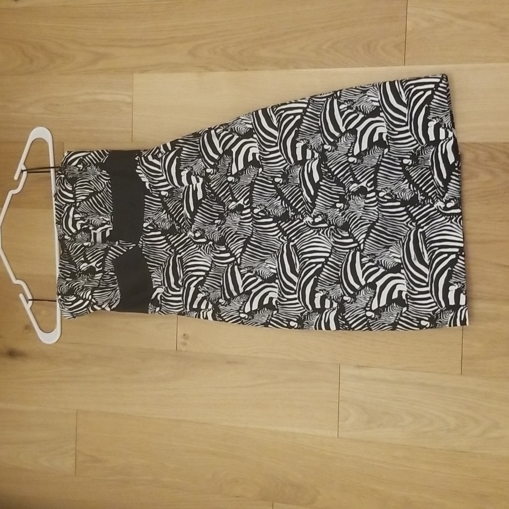 Trina Turk strapless zebra print cotton dress sz 0 worn once. Zip back & lined.